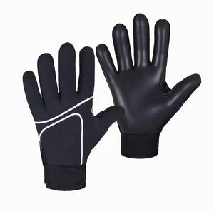 Gants de football gaélique légers de qualité supérieure pour jeunes, en latex, avec sangle de poignet réglable - Emballage personnalisé - Product Image 3