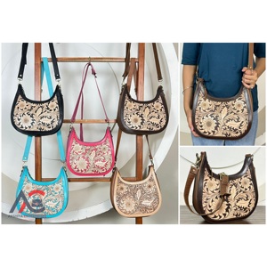 Bolso de Hombro de Cuero con Diseño Floral de Lujo, Bolso Bandolera Bohemio de Cuero Genuino de Alta Calidad y Estilo - Product Image 1