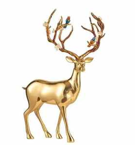 Escultura metálica moderna con detalles artesanales para añadir un toque artístico a tu hogar o espacio profesional. - Product Image 4