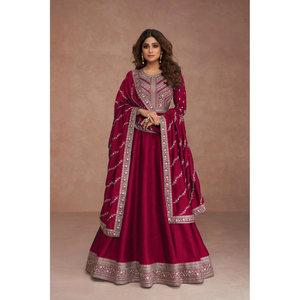 Vestido de Noche Elegante con Lentejuelas y Bordado de Seda con Dupatta en Magenta - Product Image 1