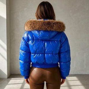 Veste matelassée en cuir bleu royal pour femme – Manteau d'hiver matelassé avec capuche en fausse fourrure - Product Image 4