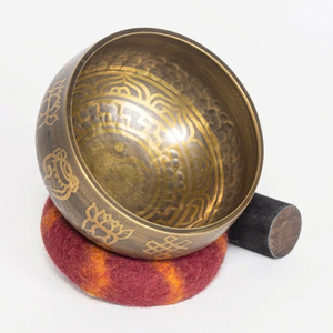 Ensemble de bols chantants tibétains népalais faits à la main de 9,5 cm avec symboles sacrés gravés et batte en bois pour la guérison des chakras et la méditation - Product Image 4