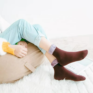 Calcetines de nieve cálidos para adultos de otoño e invierno y calcetines de suelo de color liso de moda para mujer con terciopelo grueso - Product Image 2