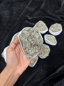 Pierre naturelle de haute qualité, pyrite du pérou, grand amas de guérison en pierre naturelle utilisée pour le reiki, la méditation et la décoration intérieure - Product Image 1