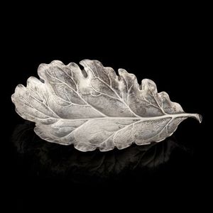 Elegante Plato de Servir de Aluminio con Diseño de Hoja para una Presentación de Comidas Sofisticada, Creando una Experiencia Gastronómica Refinada con un Brillo Metálico - Product Image 4
