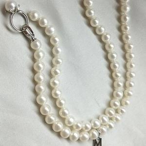 สร้อยคอปุ่มรูปผีเสื้อสองสีทองและเงิน ประดับด้วยไข่มุกน้ำจืดขนาด 7-8 มม. ทรงเกือบกลม ไม่ผ่านการแปรรูปด้วยสารเคมี - Product Image 2