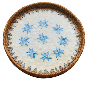 Plateau de service en rotin fait main avec motif floral bleu, plateau décoratif en osier naturel pour usage résidentiel - Product Image 3