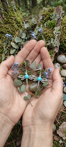 Pendientes Colgantes de Libélula en Tono Plateado con Filigrana, Latón y Piedra Turquesa, Joyería Artesanal Certificada, Regalo para Mujer - Product Image 3