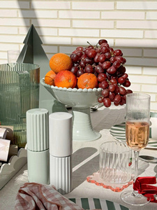 Elegante Molinillo de Sal y Pimienta con Acabado Lacado, Ideal para Decoración de Cocina Moderna - Product Image 2