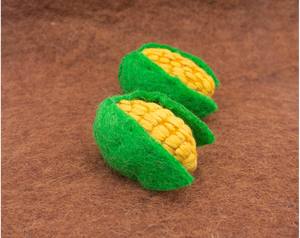 Maïs en feutre de laine fait main, aliments de jeu réalistes, décoration de Thanksgiving, jouet artisanal pour enfant, commerce équitable, vente en gros en vrac - Product Image 4