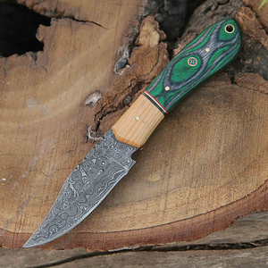 Cuchillo de Caza y Camping Multifuncional de Acero Damasco con Alto Contenido de Carbono, Hoja Recta, Espiga Completa y Mango de Madera Pakka - Product Image 4