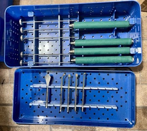 Fournisseur en gros d'instruments chirurgicaux orthopédiques Holmed très demandés avec boîte de stérilisation, ensemble d'instruments chirurgicaux orthopédiques Holmed - Product Image 1