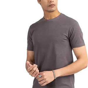 T-shirt décontracté pour homme en jersey de coton gris à col rond et manches courtes, coupe classique, couleur unie, disponible à la vente - Product Image 4