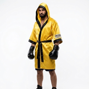 Robe de boxe jaune DRFITWEAR avec capuche et bordure noire, légère, unisexe, taille adulte, ceinture noire incluse, confortable, en polyester, toutes saisons - Product Image 1