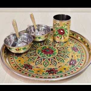 Elegante Juego de Bandejas de Acero Meenakari Hechas a Mano con Diseño Floral Mandala, Plato Decorativo para Servir con Tazones y Cuchara - Product Image 3