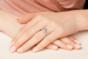Anillo de Compromiso con Diamante Cultivado en Laboratorio con Corte Esmeralda Mágico Certificado por IGI GIA, 1.0 Ct en Oro Sólido Puro de 10k/14k/18k, Joyería para Regalo - Product Image 3