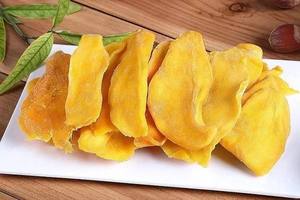 Chips de mangue séchées, faibles en sucre, naturelles, en sachet refermable pour une consommation portable en déplacement - Product Image 2