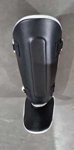 Protector de Espinillas de Cuero/PU/Nylon Premium para Entrenamiento de Kickboxing, MMA y Muay Thai - Product Image 2