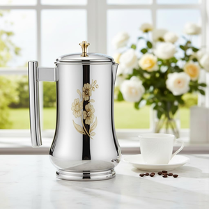 Jarra de Agua de Acero Inoxidable con Diseño Floral y Tapa, Jarra Metálica Plateada para Uso en el Hogar, Hoteles y Restaurantes - Product Image 1