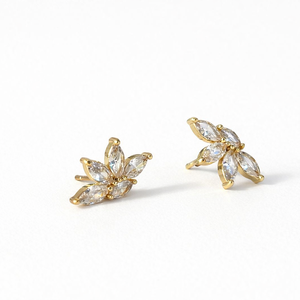 Boucles d'oreilles clous populaires en forme de demi-fleur, en or massif 14K 18K, avec diamants de laboratoire taille marquise, bijoux fins minimalistes - Product Image 1