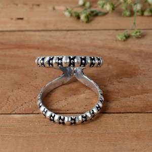 SHYAM JEWELRS Anillo de Lujo Unisex de Plata 925 Texturizada para Artritis |   Diseño tribal oxidado con cuentas |   Articulador de Pulgar Ajustable - Product Image 1