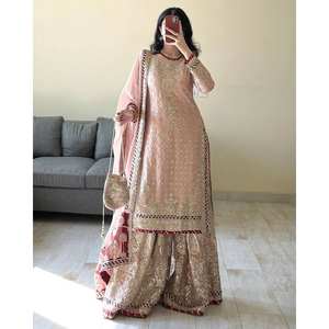 Ensemble haut-bas et dupatta XL de créateur avec motif rivet et bordure en dentelle fantaisie - Product Image 4
