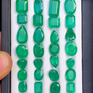 Émeraude Naturelle en Gros, Pierre Précieuse Non Montée, 4,09 Carats, Forme Ovale 12x9mm 6mm, Vert Clair, Bijoux Fins, Traitement Cire/Huile, Certifiée IGI - Product Image 2