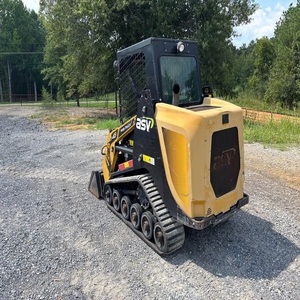 ASV Track POSI RT40 avec des performances hydrauliques puissantes et une conception compacte pour une manutention efficace des matériaux et des travaux sur chantier - Product Image 4