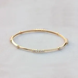 Brazalete de mujer con diamantes simulados de corte redondo de 3 quilates, chapado en oro amarillo de 14 quilates - Product Image 2