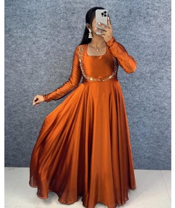 Robes Anarkali en soie Rangoli pour femmes, dernières tendances, avec Koti brodé à la main et ensemble de dupatta en soie Rangoli pour les mariages. - Product Image 1