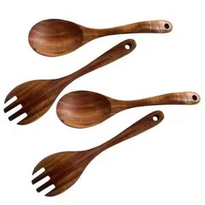 Cuchara de madera maciza para servir alimentos, cocinar y usar en buffets - Product Image 1
