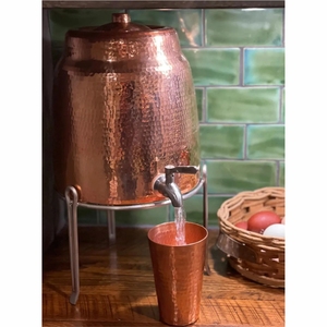 Distributeur d'eau de luxe en cuivre pur, pot à boissons martelé, réservoir, carafe en cuivre pour la santé ayurvédique et le yoga avec robinet - Product Image 1
