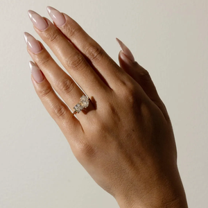 Bague de fiançailles unique Toi et Moi en gros, sertie de diamants taille poire et émeraude, deux pierres, en or massif 14K/18K, bague duo - Product Image 6