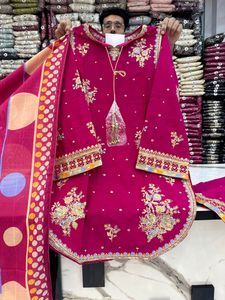 Collection Eid : travail de broderie, sequins et fils avec embellissements - Product Image 4