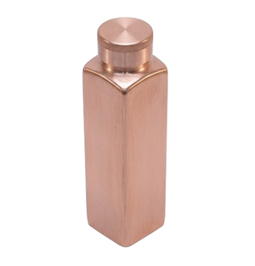 Bouteille d'eau en cuivre pur poli brillant, forme cube carré, pour la consommation, fabriquée en Inde, avec des bienfaits pour la santé - Product Image 3