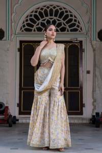 Sari jaune en coton avec dentelle de coquillages sur la blouse, style Sharara, et dupatta avec travail Mulmul Gotapatti. - Product Image 3