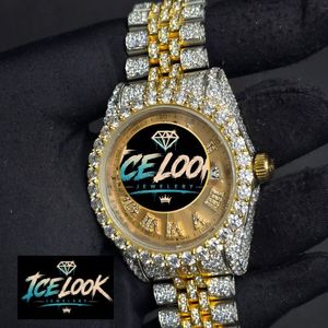 นาฬิกาข้อมือ Ice Look Jewelry รุ่น Unisex หรูหรา ตัวเรือนสแตนเลสสตีลสีทอง ขอบหน้าปัดประดับเพชร สายสีเงิน ระบบกลไก ขนาด 42 มม. คุณภาพสูง - Product Image 4