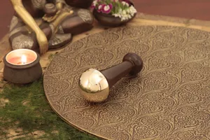 Bâton de massage facial en bois Kansa fait main, design moderne, pour raffermir la peau et la faire éclaire, prix de gros par M/S SHAAD HANDICRAFTS - Product Image 6