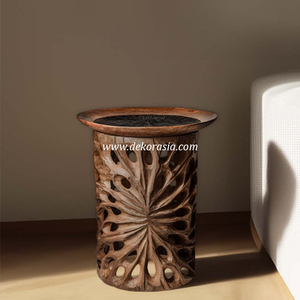 Table d'appoint en teck artisanal avec sculpture unique pour salon, chambre et décoration intérieure - Product Image 6