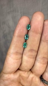 Lot de 3 pierres précieuses vertes naturelles de 1,45 ct, taille ovale, assorties, pour la fabrication de bijoux fins, vente en gros de pierres précieuses - Product Image 2