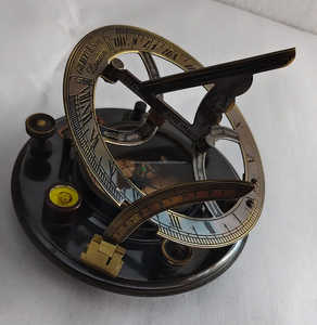 เข็มทิศนาฬิกาแดดทองเหลืองโบราณ พร้อมหน้าปัดตัวเลขโรมัน สำหรับการเดินเรือ - Product Image 6