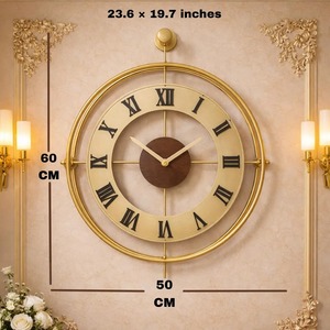Reloj de pared de metal con acabado dorado de lujo, ideal para sala de estar, uso comercial, cafeterías, restaurantes y oficinas. Venta al por mayor desde India. - Product Image 4