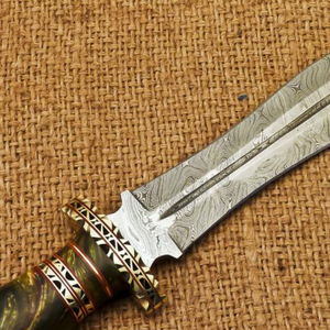 Cuchillo de Damasco Hecho a Mano con Mango de Resina Verde, Hoja Fija con Patrón, Cuchillo de Caza con Funda de Cuero Marrón para Exteriores - Product Image 4