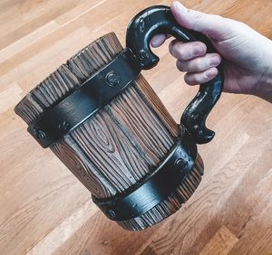 Tasse en bois naturel inspirée d'un baril, gobelet artisanal, finition rustique, poignée confortable, compatible lave-vaisselle - Product Image 1