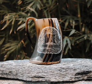 Chope à bière en corne naturelle écologique pour les festivals Renaissance, les banquets médiévaux et les soirées à thème - Product Image 6
