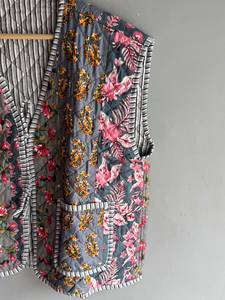 Chaleco Acolchado Floral para Mujer, Cuello en V, Sin Mangas, Chaqueta de Otoño con Bolsillos Estampados, Relleno de Poliéster, Largo Regular, REGALO PARA ELLA - Product Image 3