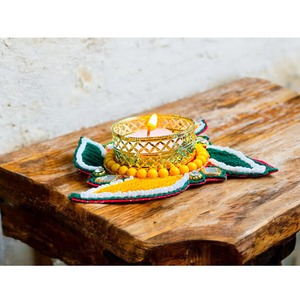 Support de bougie chauffe-plat perlé fait main - Diya indien traditionnel à motifs floraux avec travail de miroir pour cadeaux de mariage, Diwali et décoration ethnique - Product Image 3