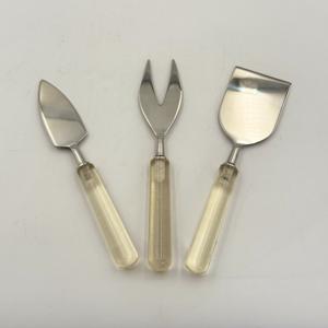 ชุดชีสสเตนเลสสตีลคุณภาพพรีเมียม ชุบเงิน พร้อมด้ามจับเรซิ่น ชุดอุปกรณ์ตัดชีส ภาชนะครัว ภาชนะบนโต๊ะอาหาร - Product Image 2