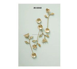 Juego de Cubiertos de Acero Inoxidable de 16 Piezas con Recubrimiento Arcoíris, Diseño Colorido, Estilo Rústico para Fiestas, Zahid Exports - Product Image 1