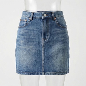 Jupe courte en satin taille haute pour femme avec poches, style décontracté, couleur unie, respirante, idéale pour l'été - Product Image 1